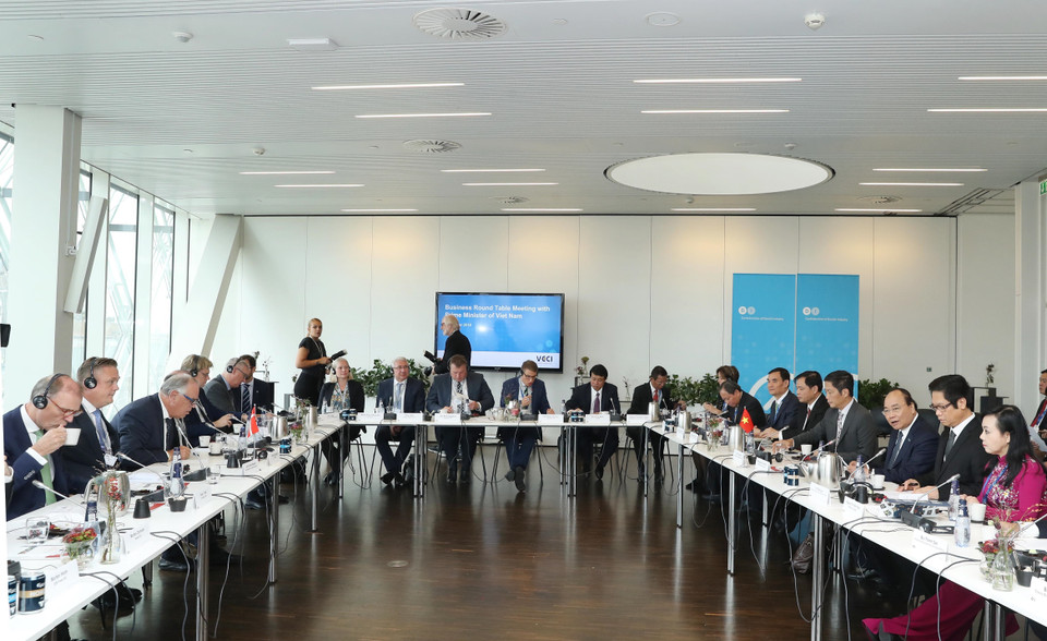 政府总理阮春福出席越南与丹麦企业座谈会，出席两国企业之间各项合作协议的签署仪式。越通社记者 统一 摄府总理阮春福和夫人会见玛格丽特二世。越通社记者 统一 摄