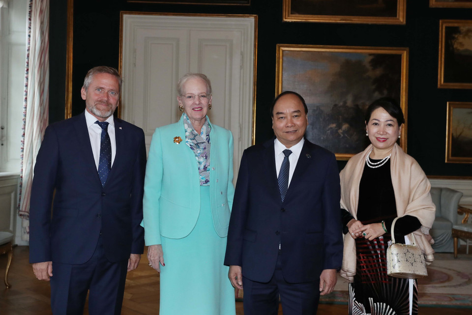 政府总理阮春福和夫人会见丹麦女王玛格丽特二世。越通社记者 统一 摄