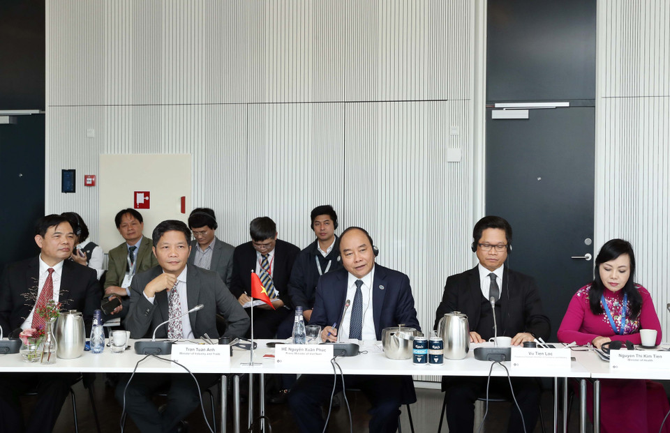 政府总理阮春福出席越南与丹麦企业座谈会，出席两国企业之间各项合作协议的签署仪式。越通社记者 统一 摄