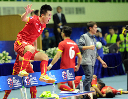 越南队球员的无比兴奋。（图片来源：越南《民智网》）