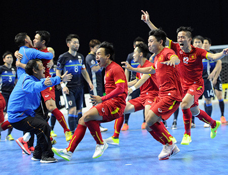  越南队球员的无比兴奋。（图片来源：越南《民智网》）