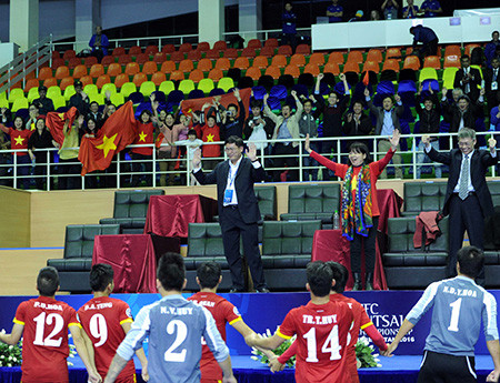 越南队球员的无比兴奋。（图片来源：越南《民智网》）