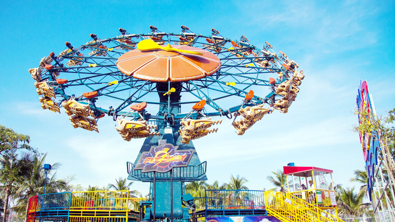 巡州白兔娱乐公园具有许多惊险的游戏，是吸引青年游客的娱乐目的地。