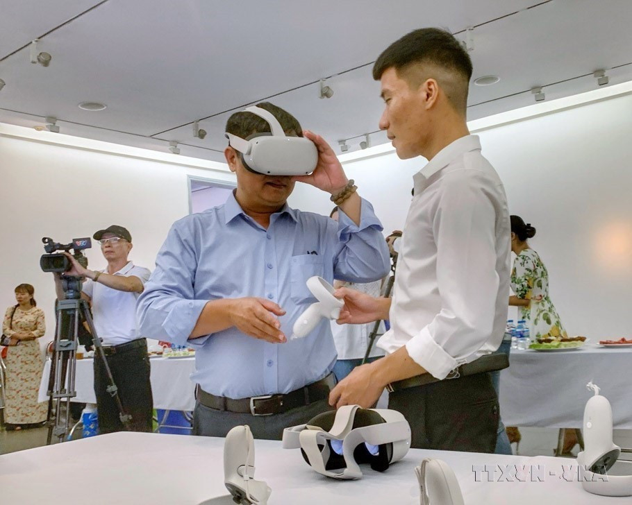 越南美术博物馆举行“在线艺术数字展览空间”。图自越通社