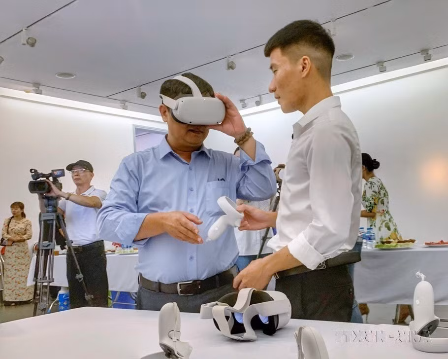 越南美术博物馆举行“在线艺术数字展览空间”。图自越通社