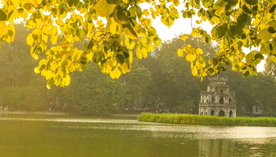 入秋的还剑湖美如画。图自越通社