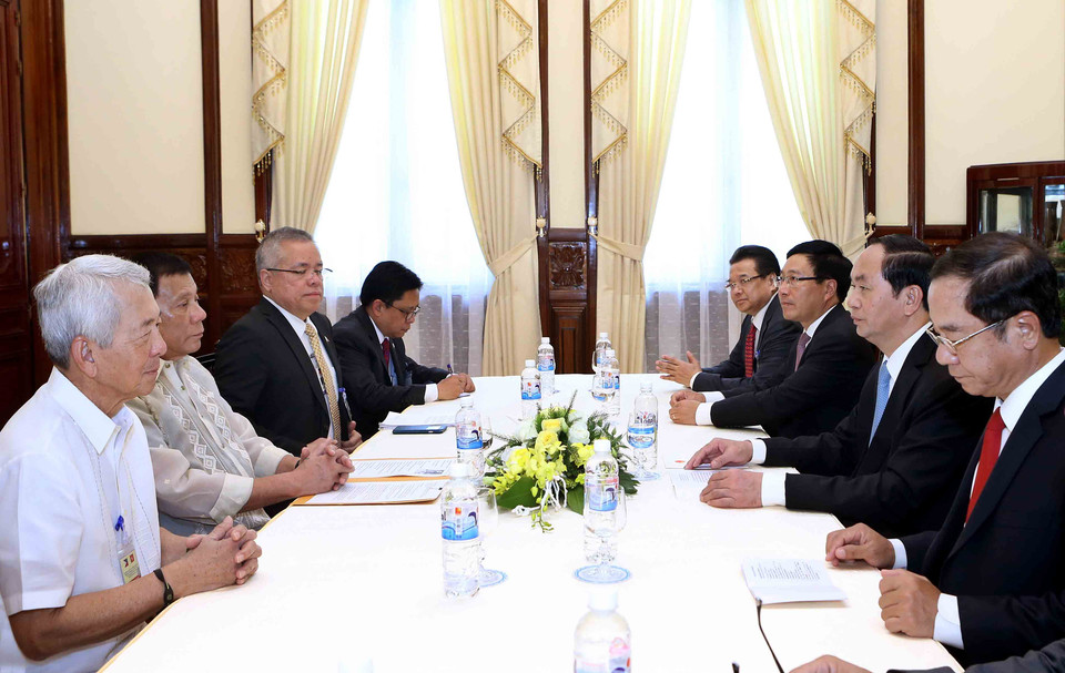 欢迎仪式结束后双方举行非正式会晤 。（图片来源：越通社）