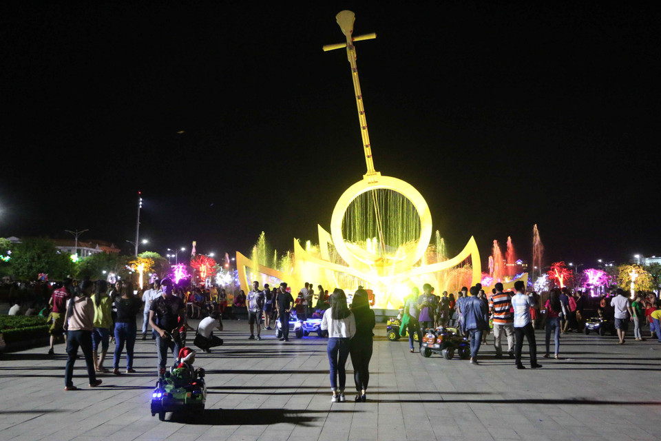 薄辽省纷纷举行迎接圣诞节活动（图片来源：越通社）