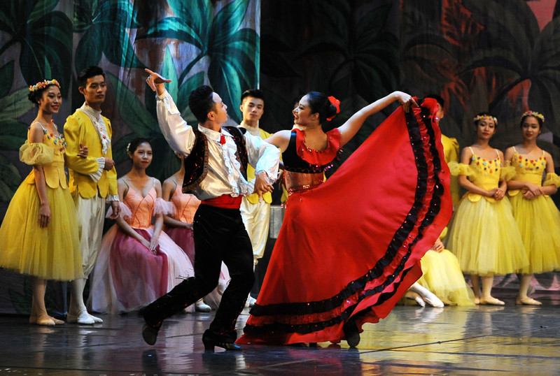 《胡桃夹子》芭蕾舞剧将观众带入极富个性色彩的的创作世界（图片来源：人民报）