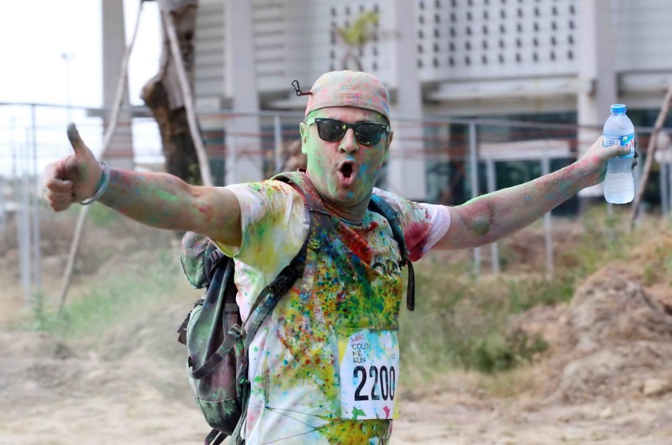 6月25日在岘港市举行的“彩色跑——Color Me Run”活动。 （图片来源：越通社）