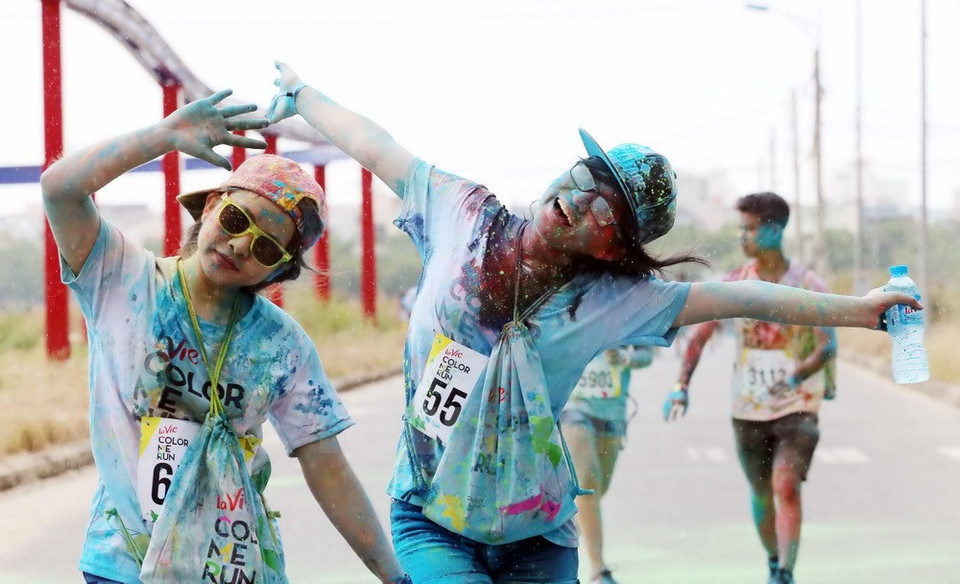 6月25日在岘港市举行的“彩色跑——Color Me Run”活动。 （图片来源：越通社）