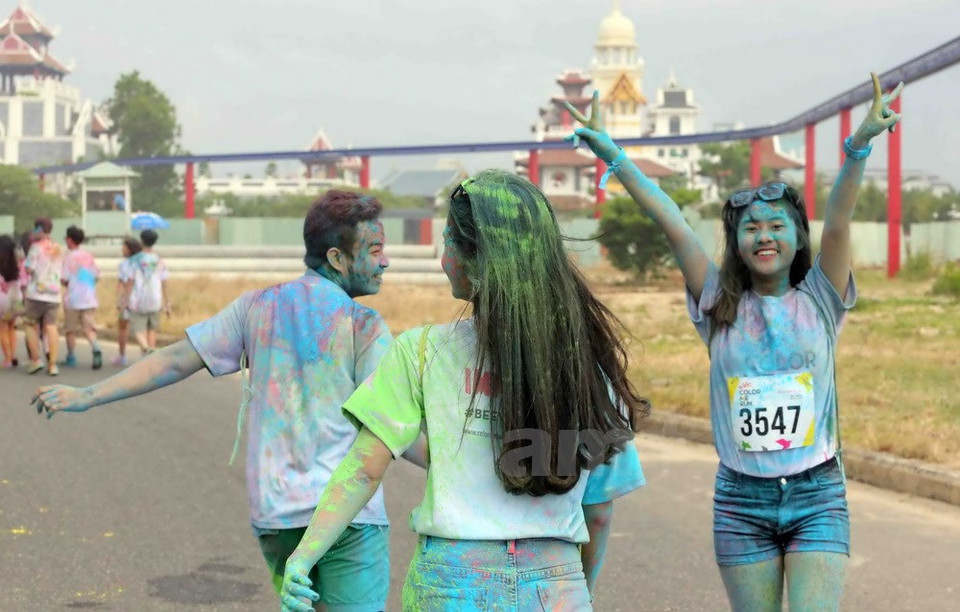 6月25日在岘港市举行的“彩色跑——Color Me Run”活动。 （图片来源：越通社）