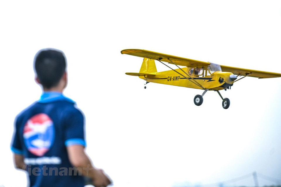 玩家们表示，能够操控自如，让飞机按照自己的意思飞翔就是极大的乐趣。每一次加速或者空中翻转都给玩家带来一种成就感。（图自Vietnam+）