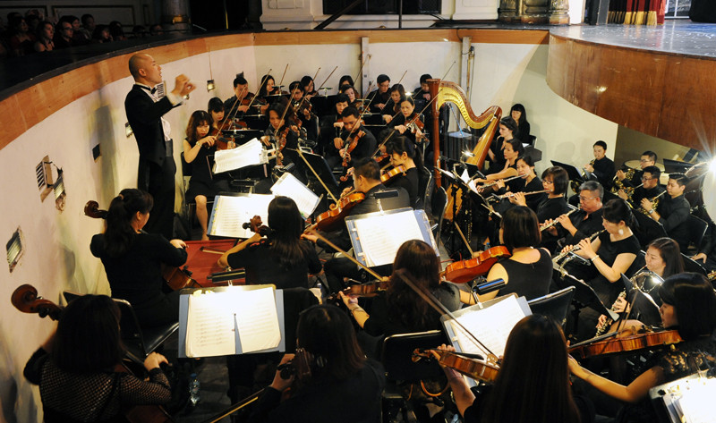 越南歌剧舞剧院的交响乐队和合唱团。（图片来源：越南《人民报》）