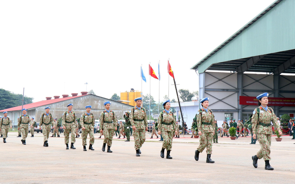 越南维和力量一号二级野战医院医生、军官即将启程。越通社记者 春区 摄