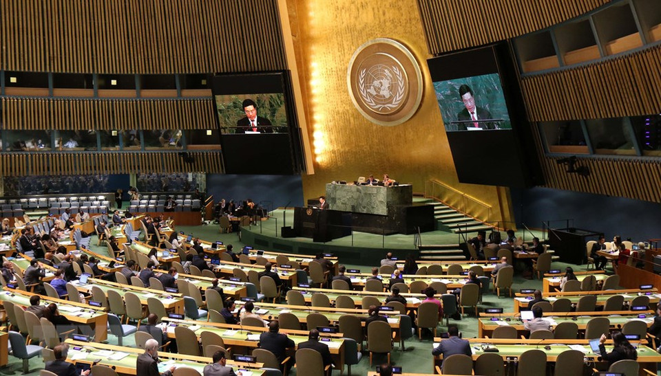 越南政府副总理兼外长范平明在2017年9月22日举行的第72届联合国大会一般性辩论上发表讲话。越通社记者 友煌 摄