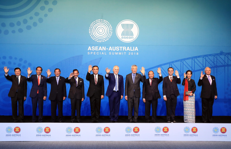 越南政府总理阮春福（右四）出席在悉尼举行的东盟-澳大利亚特别峰会。越通社记者 统一 摄