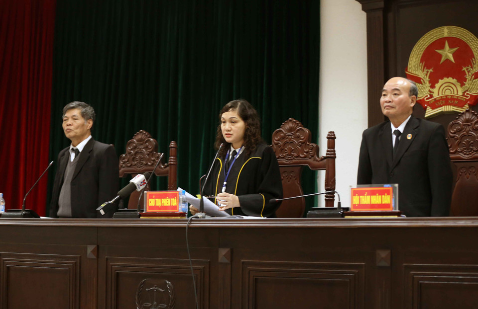 河内市法院对涉嫌河内沱江输水管破裂漏水案件的9名被告人公开宣判。越通社记者 尹晋 摄