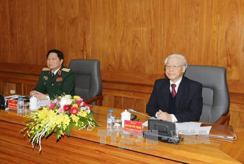 ​越共中央总书记、中央军委书记阮富仲​与越南国防​越南国防部​第二总局党组织举行工作会议（图片来源：越通社）