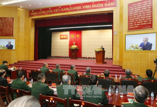​​越共中央总书记、中央军委书记阮富仲与越南国防部​第二总局领导举行工作会议（图片来源：越通社）