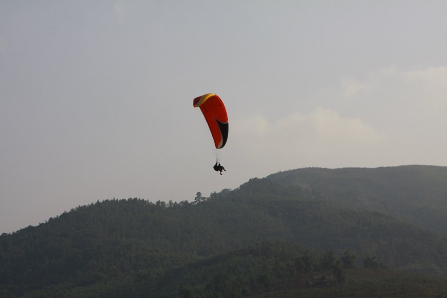在高空飞翔是一种难忘的体验。图自Vietnam+