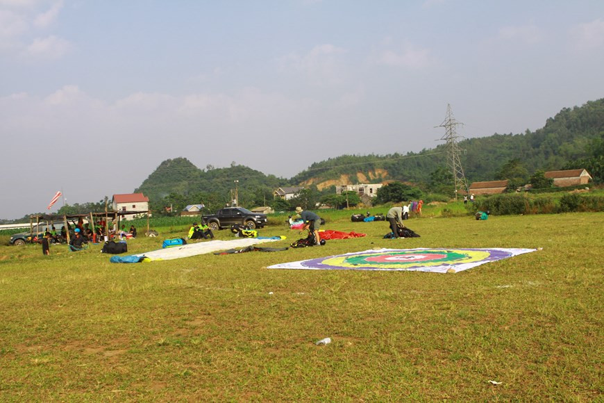 在高空飞翔是一种难忘的体验。图自Vietnam+