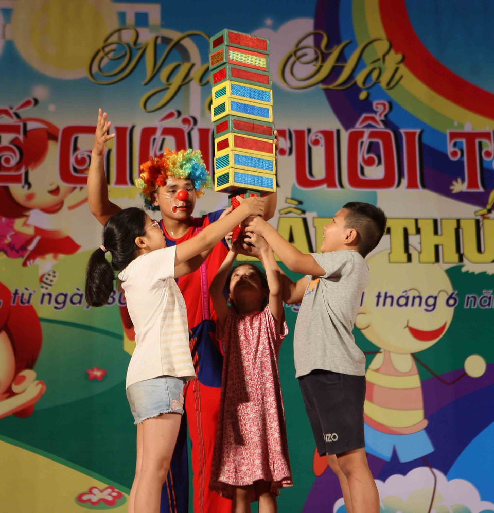 第21届越南童话节开幕式魔术表演。越通社记者 青松 摄