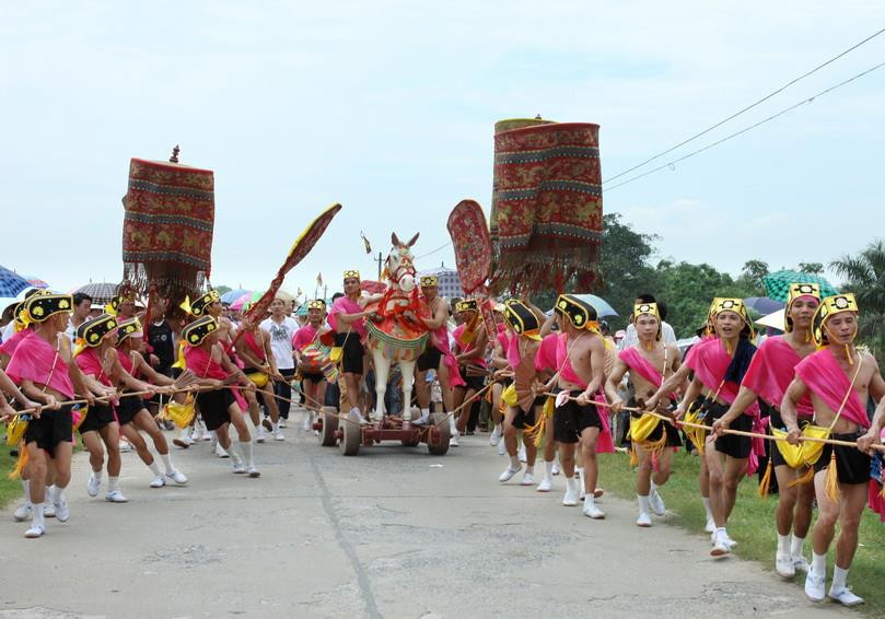 扶董天王庙会（Hội Gióng）——人类非物质文化遗产代表。图自越通社