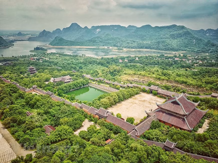 沛顶寺建筑群是越南最大的寺庙，总面积为539公顷。其中古沛顶寺区面积为27公顷，2003年后新建的沛顶寺区和其他项目的面积为80公顷。图自Vietnam+