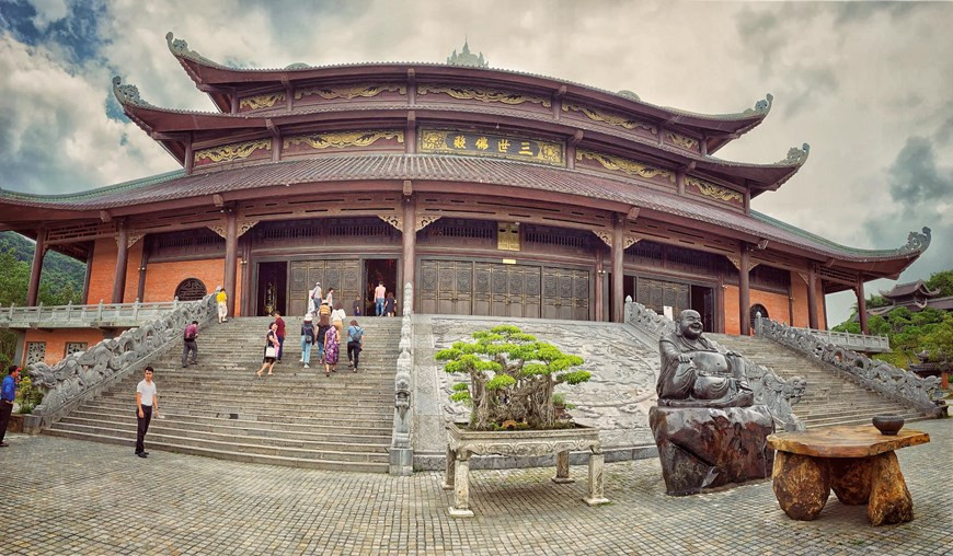 威严的三世佛殿。图自Vietnam+