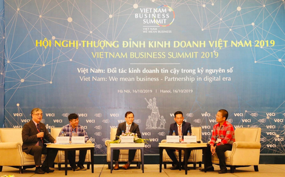 峰会上的一场讨论会。图自越通社