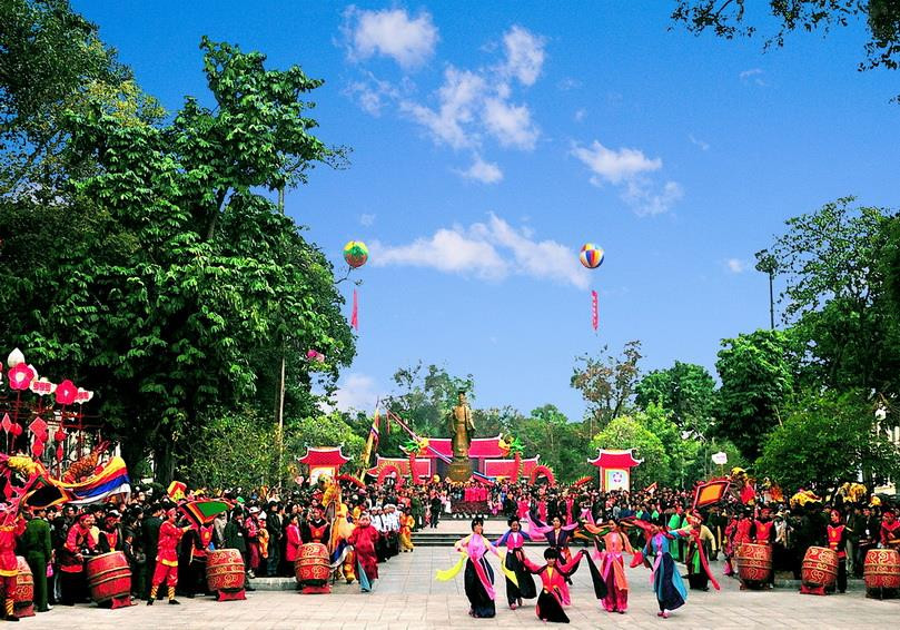 在李太祖塑像广场举行的演出活动。图自越通社