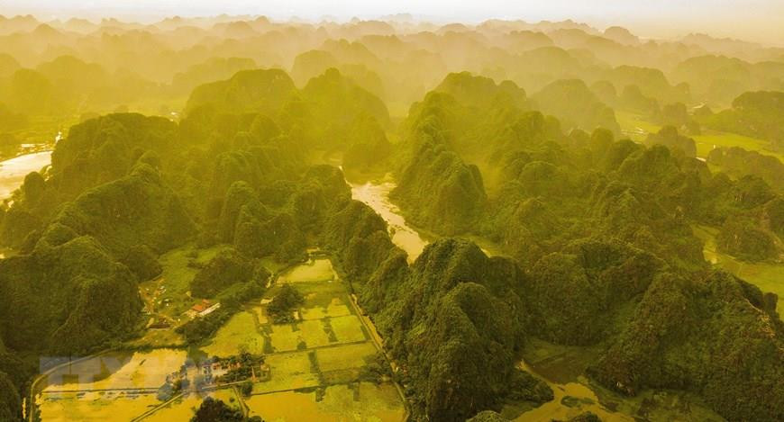 美如仙境的三谷秋天景观。图自越通社