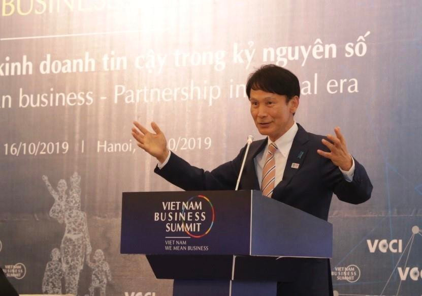 日本企业代表在会上发表讲话。图自越通社