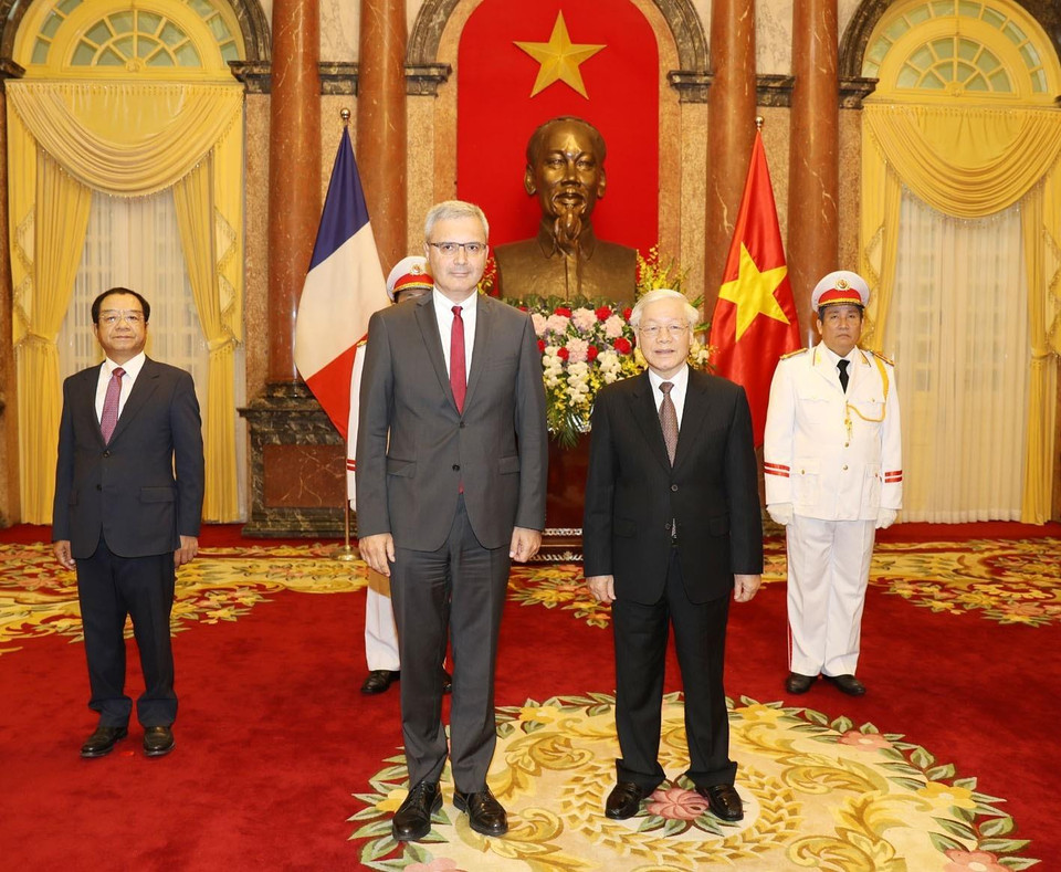 阮富仲与法国驻越特命全权大使馆Warnery Nicalas Manuel Jerome。图自越通社