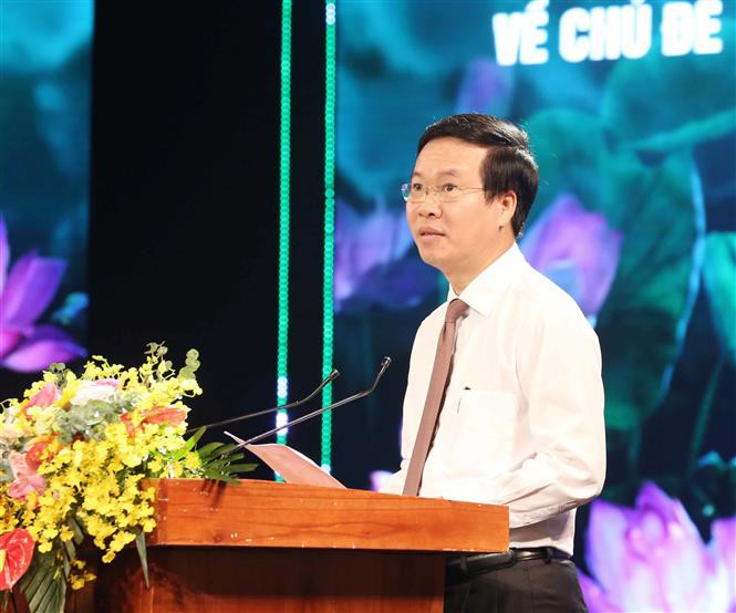 越共中央政治局委员、中央书记处书记、中央宣教部部长武文赏在颁奖仪式上致辞。越通社记者 芳华 摄