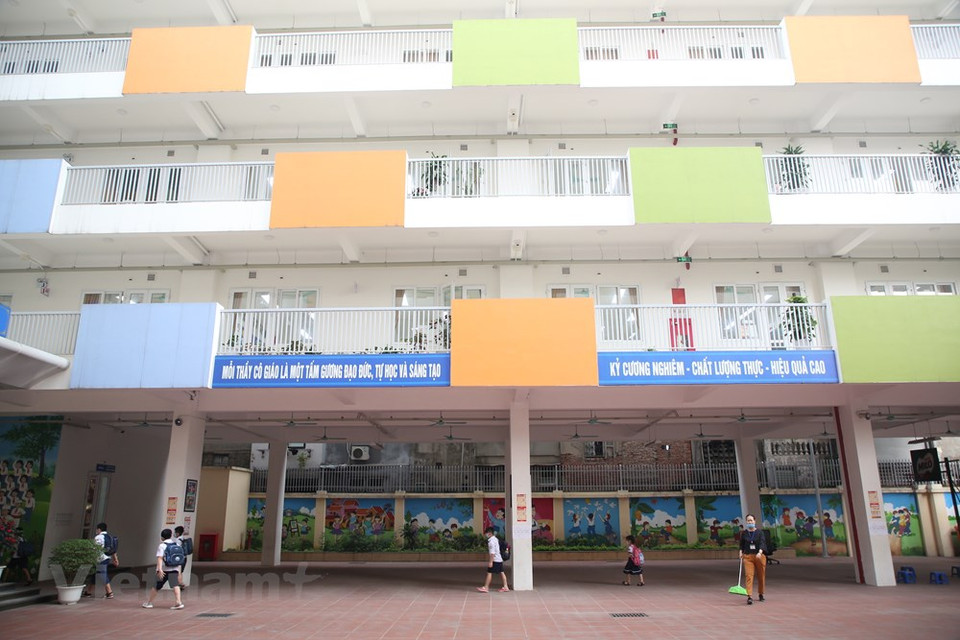 5月11日，在持续4个月停课之后，首都河内各所小学学校和幼儿园学生已重返校园。越通社记者 明山 摄