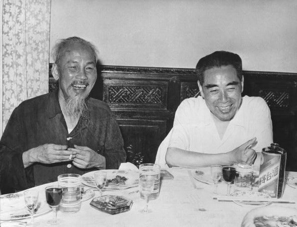 1960年，胡志明胡主席会见访问越南的中国总理周恩来。图自越通社