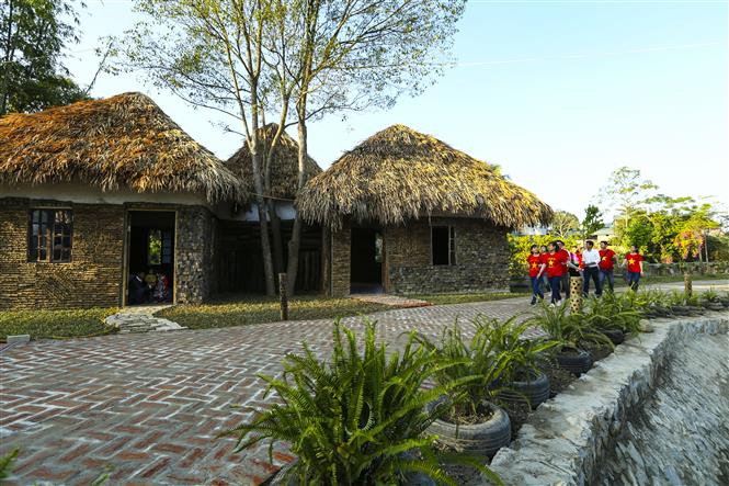 由于展开寄宿旅游模式，因此奠边市面貌已换了新颜。图自越通社