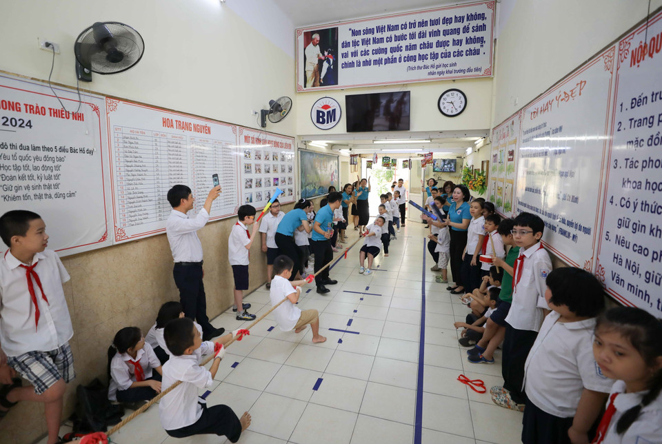 各所学校已充分利用现有的基础设施、设备，确保各种民间游戏的安全性。图自 越通社