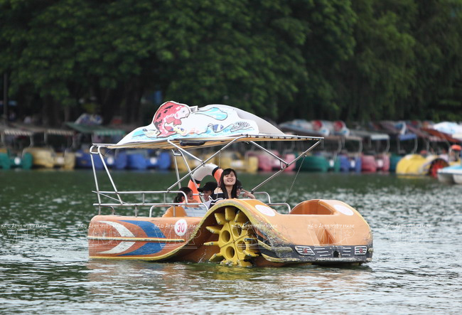 莲潭文化公园是深受市民和游客喜爱的景点。（图片来源：越通社《越南画报》）