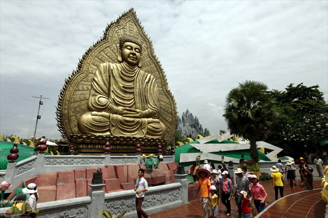 每年，仙溪旅游区迎接游客150万至200万人次。（越通社《越南画报》）