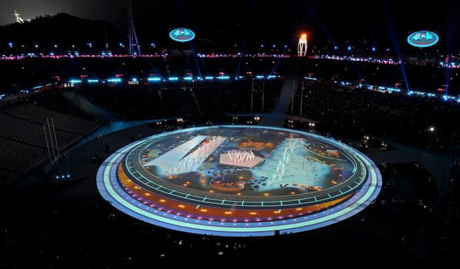 2018平昌冬奥会闭幕式灯光表演。（图片来源：人民报网）