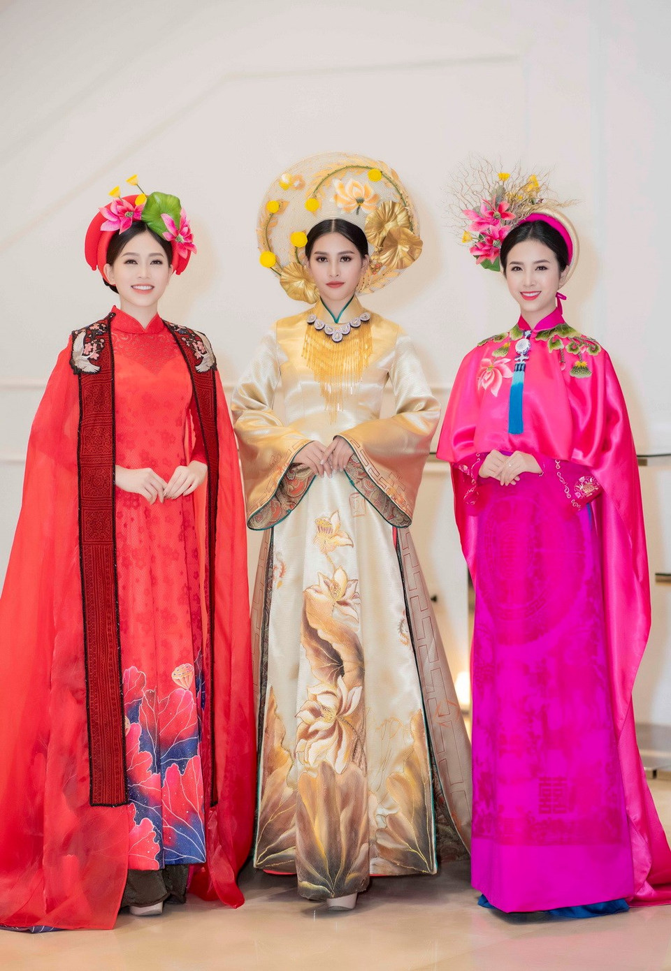 身穿着宫廷风格奥戴的佳丽在舞台上亮相，即十分优雅柔情又显得格外有气质。越通社记者茹丸 摄