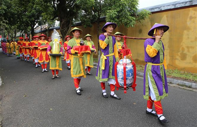 粽子供奉仪式。越通社记者胡球 摄