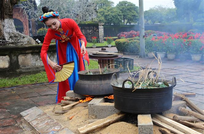 煮粽子比赛。越通社记者胡球 摄