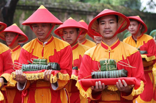  粽子是越南人过年不可或缺的食品。越通社记者胡球 摄