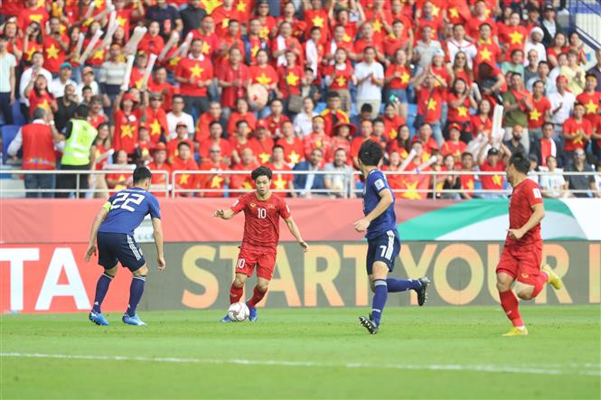 两队球员开展激烈角逐。越通社记者黄玲 摄