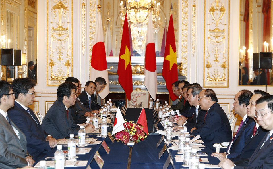 6月6日下午，越南政府总理阮春福与日本首相安倍晋三举行会谈。越通社记者 统一 摄