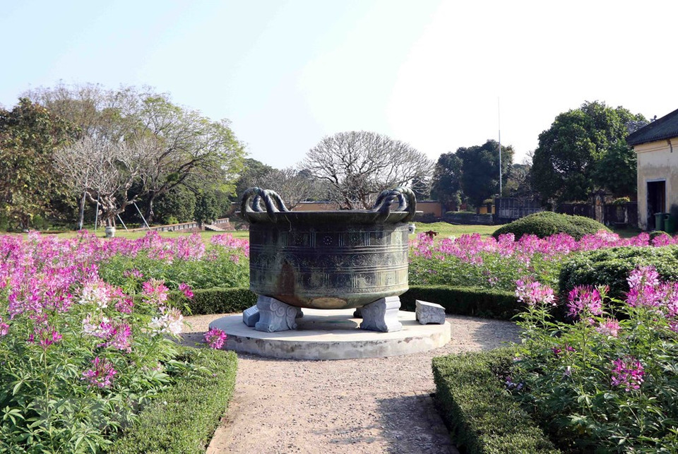 于1659年阮主阮福濒时期制作的铜鼎。越通社记者 杜长 摄